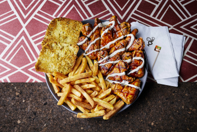 10 Nando's Extra Saucy Wings_PERi Chips_2 Garlic Breads